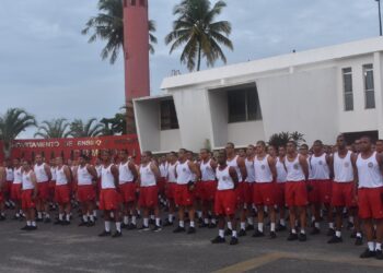 Corpo de Bombeiros Militar da Bahia recebe nova turma com 330 alunos a soldados