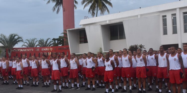 Corpo de Bombeiros Militar da Bahia recebe nova turma com 330 alunos a soldados