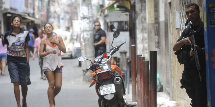 escolas-de-ensino-medio-da-mare-so-atendem-31,6%-dos-jovens-da-regiao