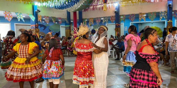 alegria-e-animacao-no-forro-do-centro-de-convivencia-do-idoso