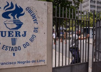 estudantes-seguem-ocupando-a-uerj-apos-fim-de-prazo-dado-pela-reitoria