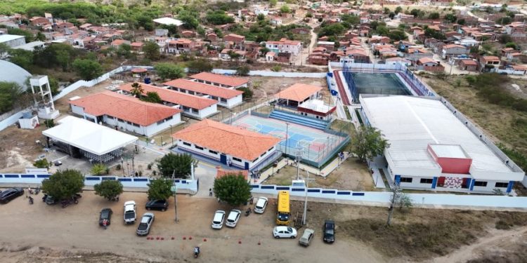 comunidade-escolar-comemora-entrega-de-duas-unidades-de-ensino-e-avancos-na-educacao-de-santaluz