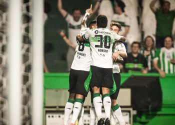 serie-b:-coritiba-derrota-ceara-por-3-a-1-no-couto-pereira