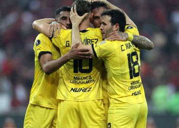 flamengo-joga-mal-e-perde-para-o-penarol-no-maracana