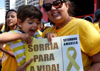 saude-e-opas-lancam-guia-de-prevencao-ao-suicidio-em-portugues