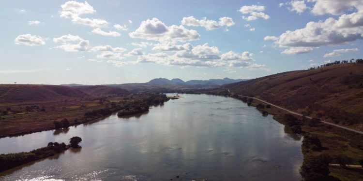 caso-samarco:-ministro-diz-que-r$-100-bi-e-o-minimo-para-acordo