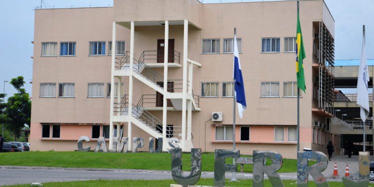 ufrrj-aprova-politica-de-reserva-de-cotas-para-travestis-e-transexuais