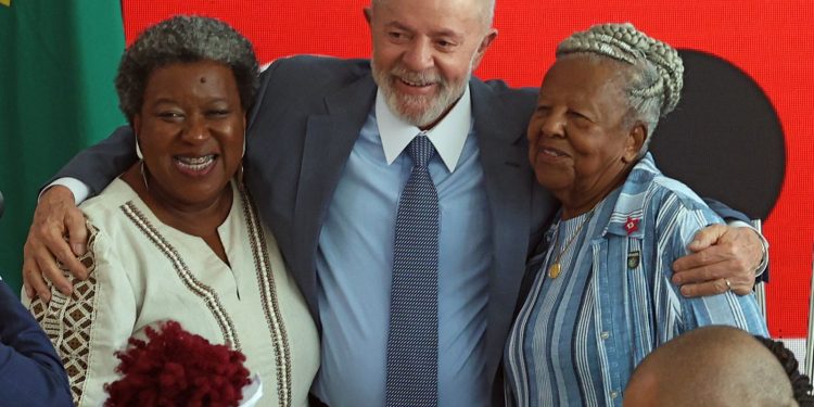 macae-evaristo-toma-posse-como-ministra-dos-direitos-humanos