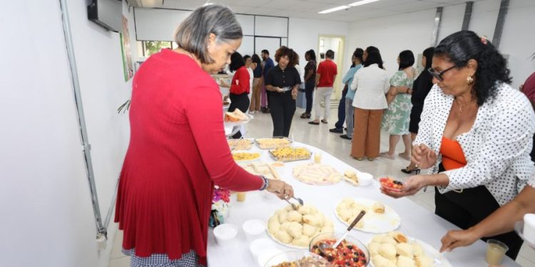 dia-da-secretaria-e-comemorado-com-cafe-da-manha-na-sec