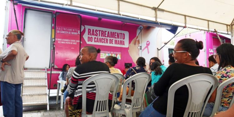 campanha-outubro-rosa-comeca-com-mais-de-mil-mamografias-e-oferta-de-30-mil-exames-em-todo-o-estado