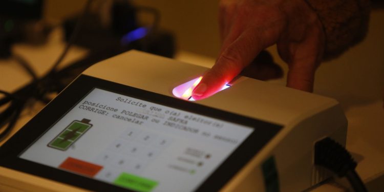 tre-de-sao-paulo-substitui-19-urnas-eletronicas-com-problemas