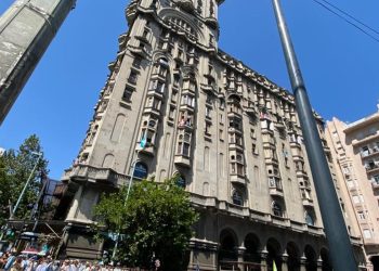 mais-de-2,72-milhoes-de-uruguaios-escolhem-novo-presidente-hoje