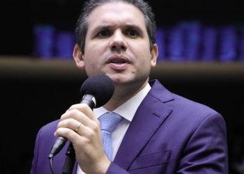 lira-anuncia-hugo-motta-como-candidato-a-presidencia-da-camara