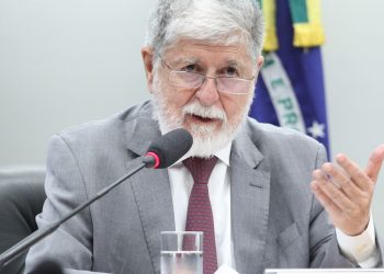 celso-amorim-defende-que-brasil-deve-insistir-em-dialogo-com-venezuela