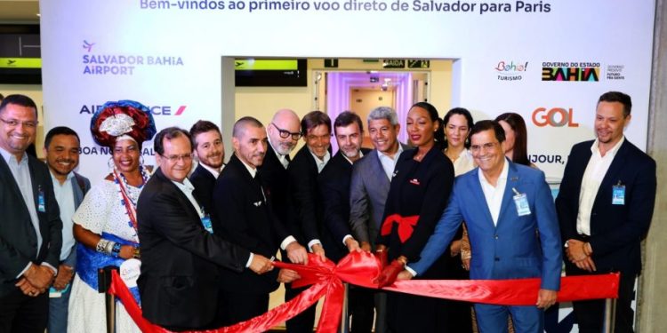 recepcao-de-350-passageiros-marca-inicio-dos-voos-diretos-entre-salvador-e-paris