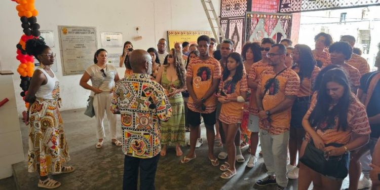 estudantes-de-colegio-estadual-de-juazeiro-conhecem-a-historia-de-meio-seculo-do-ile-aiye