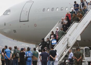 sexto-voo-de-repatriacao-do-libano-chega-com-212-passageiros