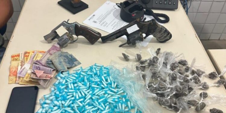 forcas-da-seguranca-alcancam-93-integrantes-de-faccoes-e-descapitalizam-grupos-com-cinco-fuzis-e-1,5-tonelada-de-drogas-apreendidos