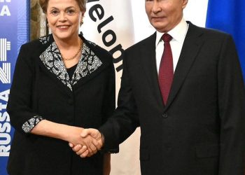 com-putin,-dilma-defende-expansao-do-brics-e-uso-de-moedas-locais