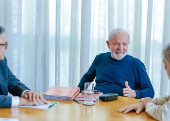 lula-esta-apto-a-exercer-sua-rotina-de-trabalho,-diz-boletim-medico