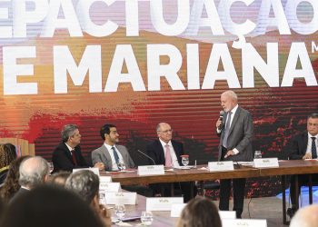 tragedia-de-mariana:-governo-e-mineradoras-assinam-acordo-de-r$-132-bi