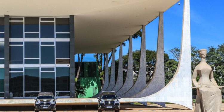 rivaldo-barbosa-diz-que-se-sente-humilhado-por-usar-algemas-nos-pes