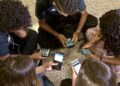 “nem-no-recreio”:-pesquisadores-da-educacao-criticam-celular-na-escola