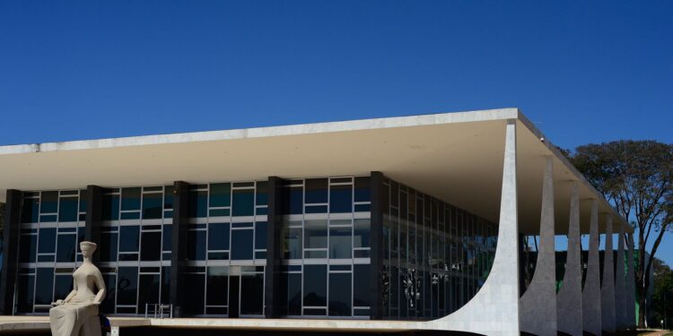 fux-determina-que-governo-proiba-uso-de-beneficios-sociais-em-bets