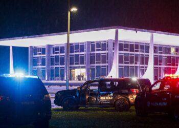 congresso-encerra-sessoes-e-reforca-seguranca-apos-explosoes-no-stf 