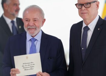 lula-recebe-credenciais-de-oito-novos-embaixadores