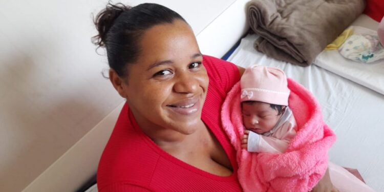 filha-de-trabalhadores-rurais,-nasce-o-bebe-de-numero-nove-mil-do-materno-infantil-de-ilheus