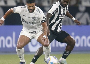 brasileiro:-bota-enfrenta-atletico-para-manter-vantagem-na-lideranca