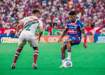 fluminense-e-fortaleza-fazem-duelo-de-opostos-no-brasileiro