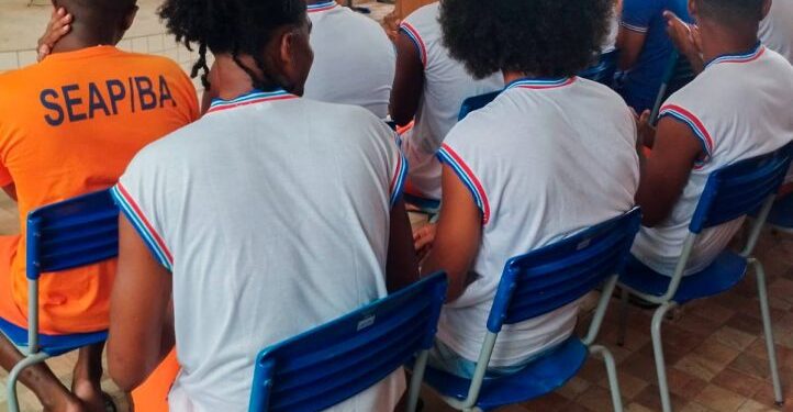 estudantes-internos-do-conjunto-penal-lafayete-coutinho-realizam-1o-festival-de-musica-e-poesia