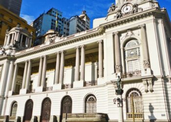 rio-aprova-pl-que-extingue-licenca-premio-e-muda-horario-de-professor