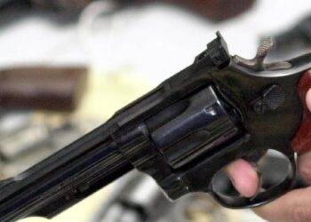 projeto-autoriza-investigados-por-crimes-a-comprar-armas-de-fogo