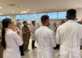 hospital-metropolitano-leva-esperanca-e-emocao-para-pacientes-da-uti-atraves-da-musica