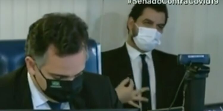 ex-assessor-de-bolsonaro-e-condenado-por-gesto-racista-no-senado