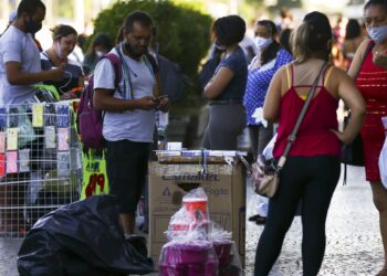 brasileiros-relatam-menor-renda-e-inseguranca-alimentar-apos-pandemia