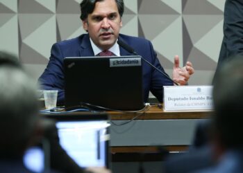 relator-exclui-fundo-constitucional-do-df-do-corte-de-gastos