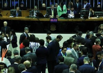 relator-muda-regras-na-pec-do-corte-de-gastos-para-supersalarios