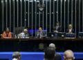 senado-aprova-teto-para-salario-minimo-e-mudancas-no-bpc
