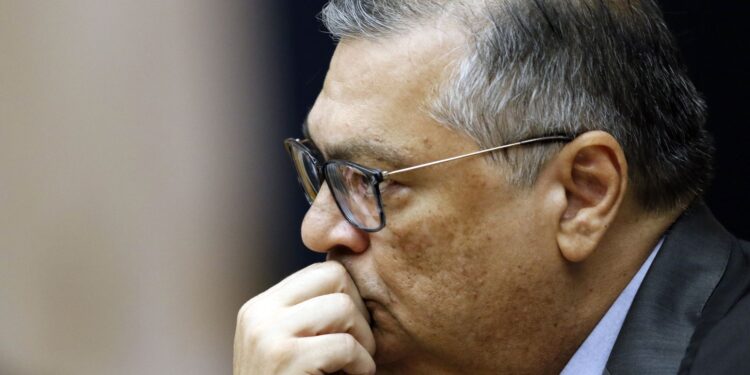 dino-da-prazo-ate-as-20h-para-camara-esclarecer-pagamento-de-emendas