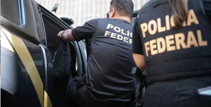 Polícia Federal cumpre mandado de busca e apreensão na Prefeitura de Lauro de Freitas