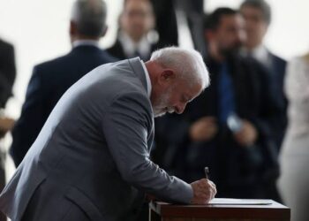 Lula concede indulto natalino a presos com HIV e Câncer terminal