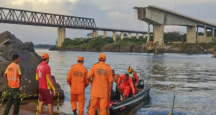 Sobe para 06 número de mortos do desabamento da ponte