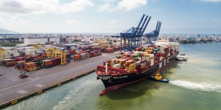 santa-catarina:-construcao-de-seis-embarcacoes-deve-reduzir-perda-de-oleo-em-alto-mar