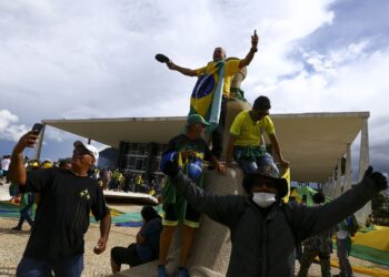 caminhos-da-reportagem-relembra-ataques-de-8-de-janeiro-de-2022