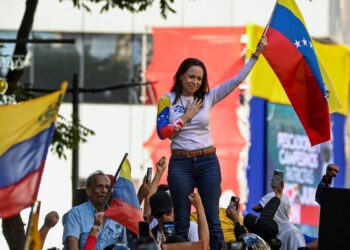 noticia-da-prisao-de-corina,-logo-desmentida,-tensiona-posse-de-maduro