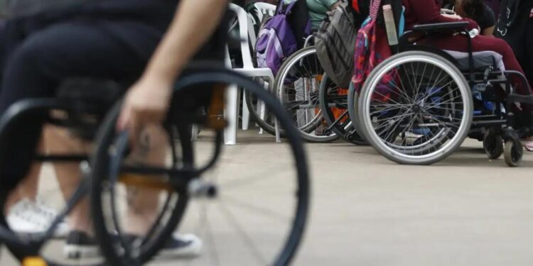 pesquisa-nacional-busca-melhorias-para-viajantes-com-deficiencia-na-aviacao-civil